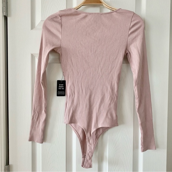 💗 Express Pale Blush Pink Ribbed Hook & Eye Bodysuit - Picture 3 of 5